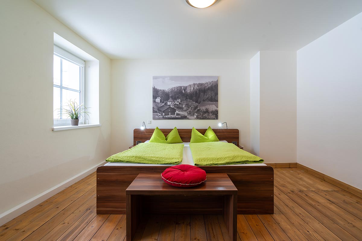 Ferienwohnungen Felswelten in Rosenthal-Bielatal - "Dürre Biela" - Schlafzimmer mit Doppelbett