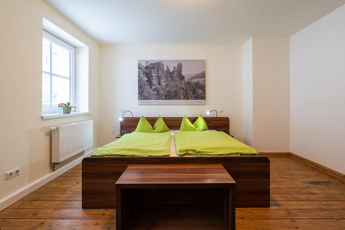 Ferienwohnungen Felswelten in Rosenthal-Bielatal - "Großvaterstuhl" - Schlafzimmer mit Doppelbett
