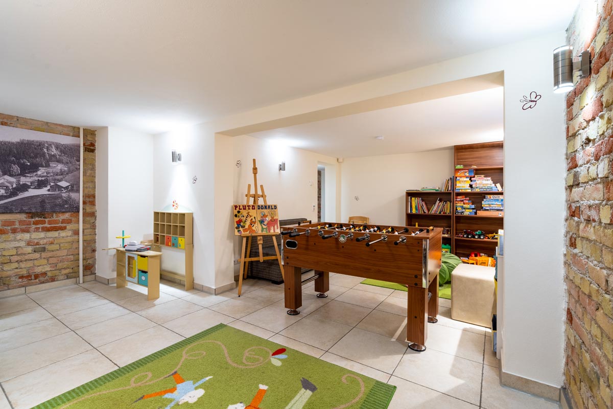 Ferienwohnungen Felswelten in Rosenthal-Bielatal - Spielzimmer mit Tischkicker und Spielzeug